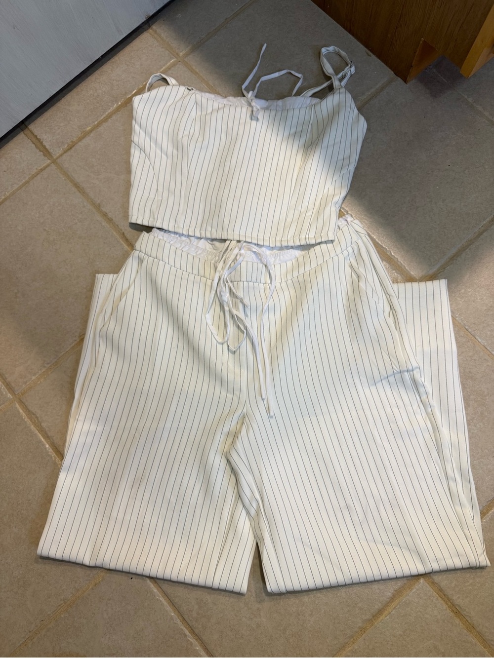 Set large white and black stripes